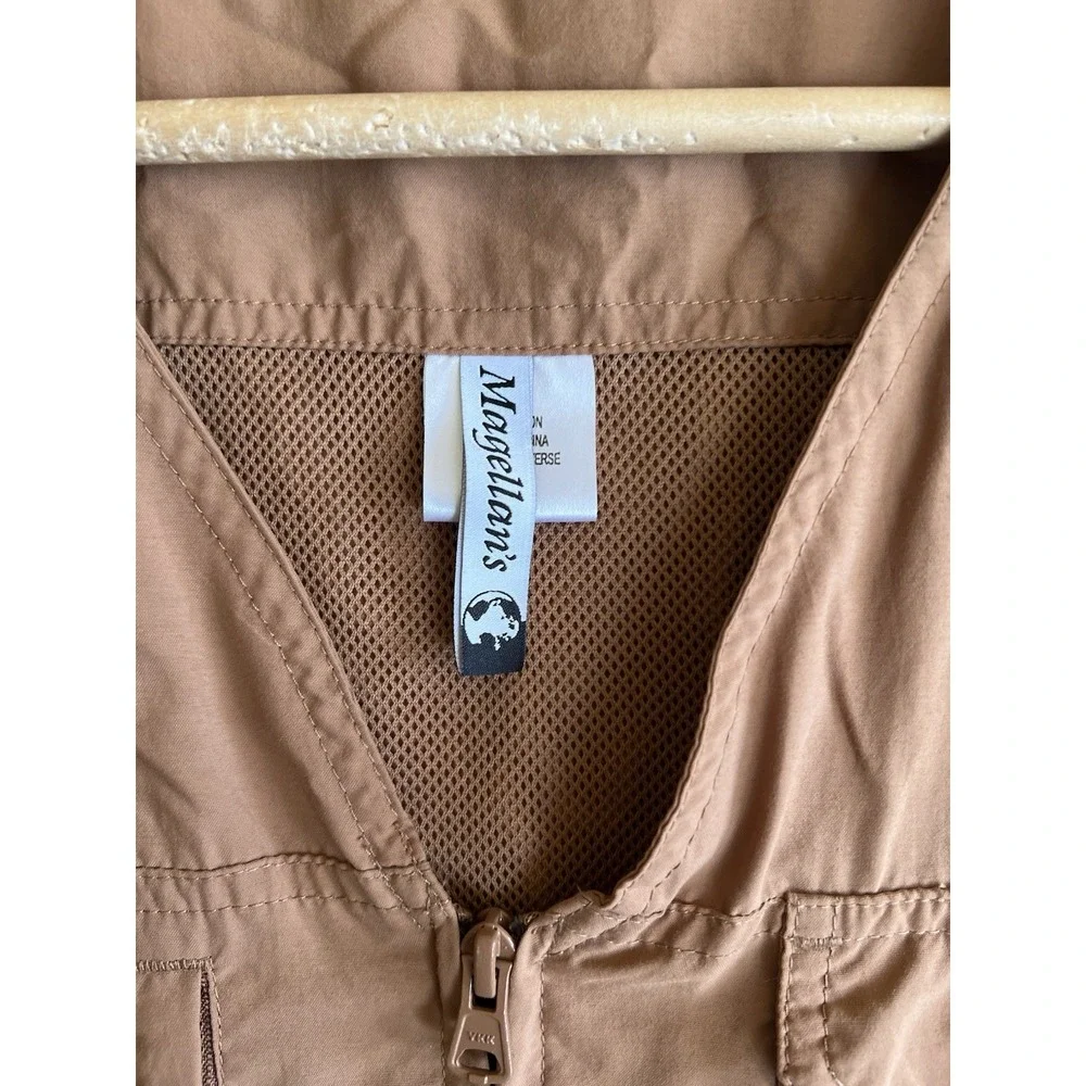 Magellans‎ Travel Gear Vest Mens L Brown Full Zip 8 Pocket Hiking Fishing Light